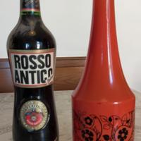 bottiglia rosso antico con vaso 