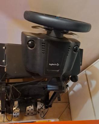 Logitech G29 con cambio e completo di supporto