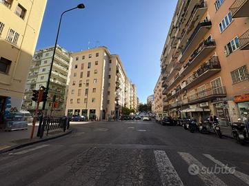 NEGOZIO A NAPOLI