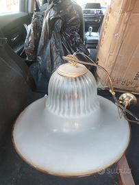 lampadario e mobiletti porta oggetti 