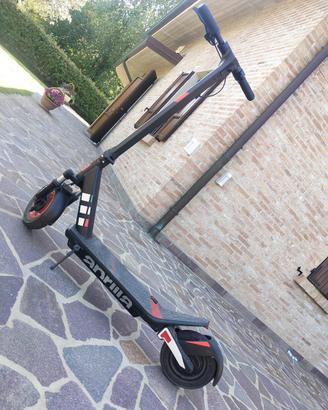 Monopattino Aprilia eSR2