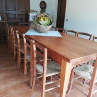 Tavolo in legno massello e 14 sedie impagliate
