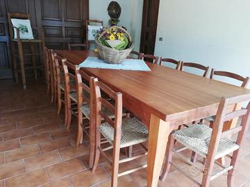 Tavolo in legno massello e 14 sedie impagliate