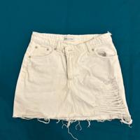 Gonna di jeans con strappi di Zara