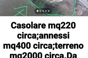 Casale con corte annesso e capannone