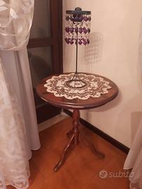 Tavolino rotondo con treppiede in legno pregiato