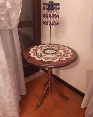 Tavolino rotondo con treppiede in legno pregiato