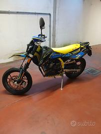 Moto 125 SWM allestimento R x neopatentati