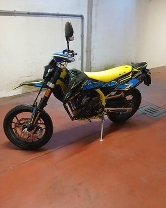 Moto 125 SWM allestimento R x neopatentati
