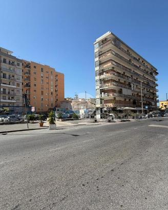 3 LOCALI A NAPOLI