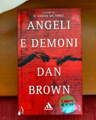 Angeli e Demoni di Dan Brown copertina rigida.