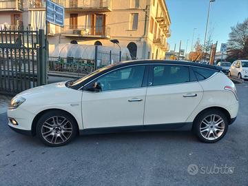 Lancia Delta 2.0 MJT 165 CV – PLATINO **EXPORT**