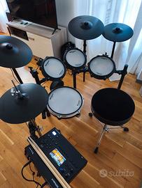 Roland TD-316 + hardware Pearl + monitor Alesis