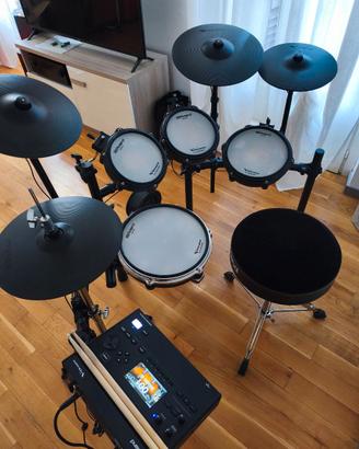 Roland TD-316 + hardware Pearl + monitor Alesis