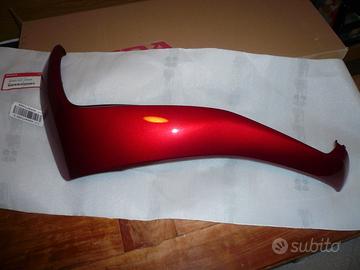 COPERCHIO LATERALE ANT.  SX RED SH 150 dal 2017
