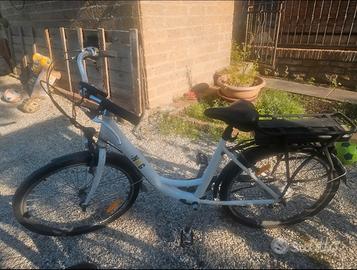 Bicicletta elettrica pedalata assistita 