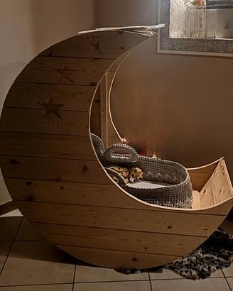 culla in legno a forma di Luna 