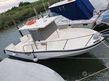 BARCA DA PESCA DIESEL HARD TOP LINEA D'ASSE