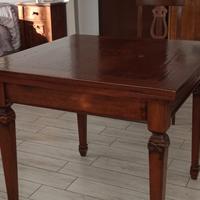 Tavolo anticato con 4 sedie