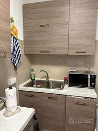 CUCINA CON ELETTRODOMESTICI