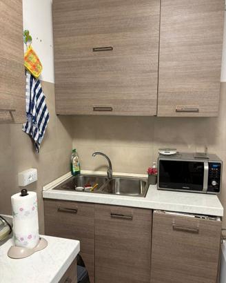 CUCINA CON ELETTRODOMESTICI