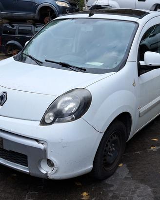 RENAULT KANGOO 2012 SOLO PER RICAMBI