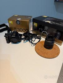 Reflex Nikon d3000 con obbiettivo