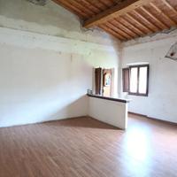 Quattro vani con tetto e facciate ristrutturati