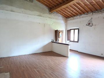 Quattro vani con tetto e facciate ristrutturati