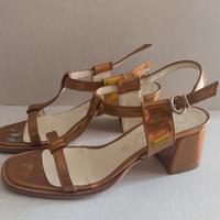 Sandalo color bronzo con tacco comodo N° 37