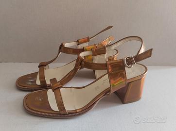 Sandalo color bronzo con tacco comodo N° 37