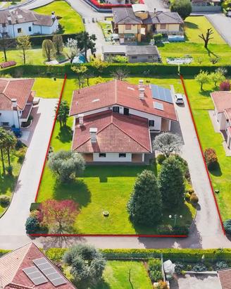 TC452 Azzano Decimo - Villa con giardino privato