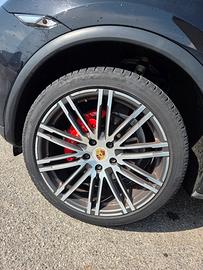 Gomme Pirelli Scorpion Winter 295/35 R21