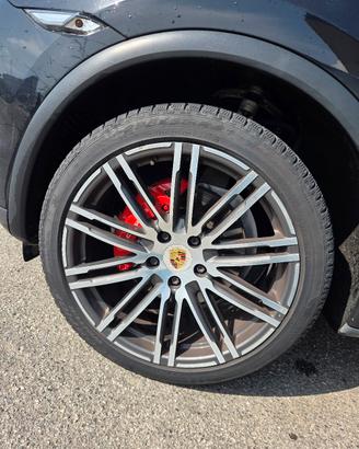 Gomme Pirelli Scorpion Winter 295/35 R21