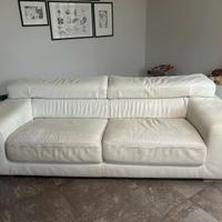 Divano usato in pelle bianca