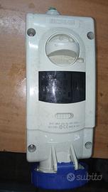 Prese blu SCAME 2P+T-IP67-32A-6h-200-250V 563.3283