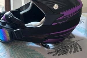 Casco cross viola e nero