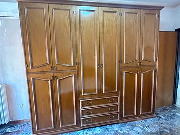 Camera da letto completa in legno con letto