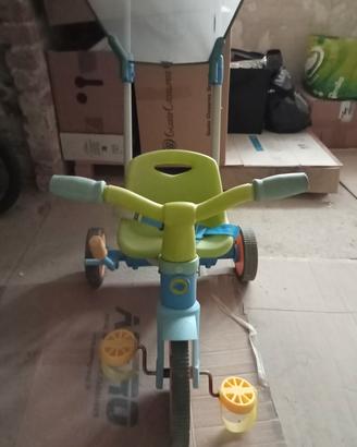 TRICICLO PASSEGGINO CON PARASOLE 
