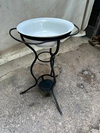 Antica toilette da camera ferro battuto e catino