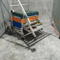 canne da pesca e panchetto