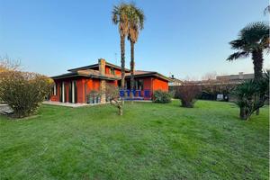 CENTRALISSIMA E PRESTIGIOSA VILLA SINGOLA