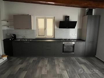 Cucina completa di elettrodomestici