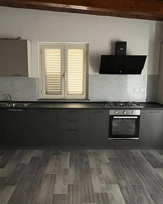 Cucina completa di elettrodomestici