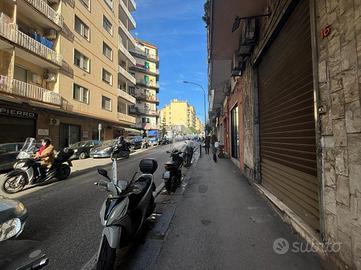NEGOZIO A NAPOLI