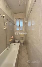Ampio appartamento con ingresso indipendente a due