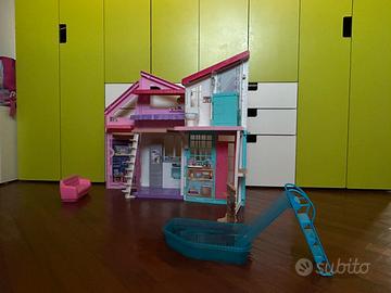 Cada delle Barbie con piscina 🩷