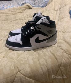 Jordan 1 Mid Uomo Bianco Nero Grigio – Come Nuove