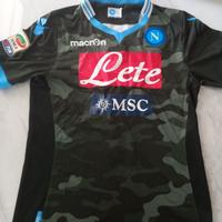 Maglie da calcio Barcellona Napoli diverse misure