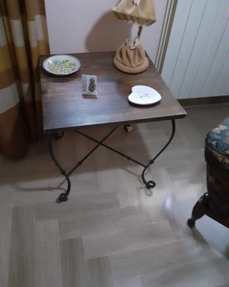 TAVOLO da salotto- COMODINO
